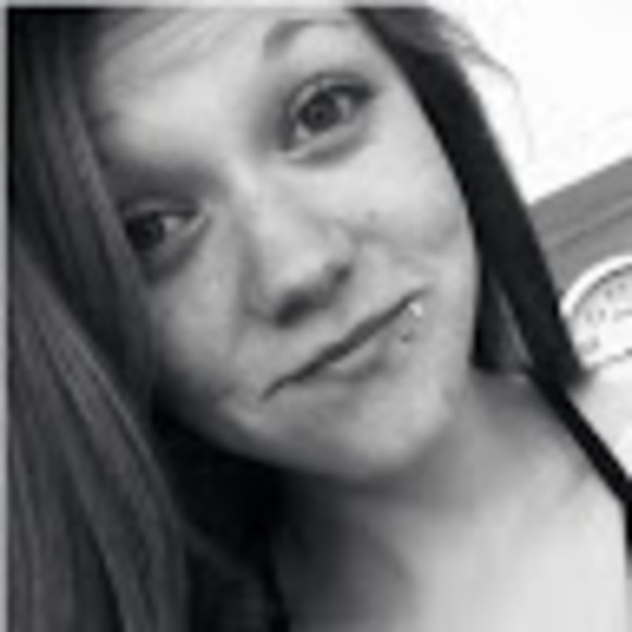 Meet your Posher, Emily - Picture 1 of 1